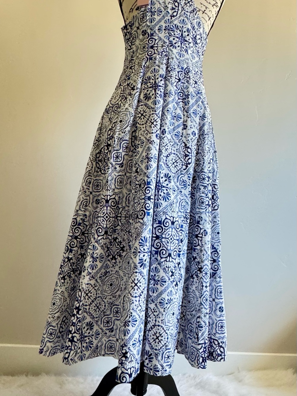 Avec Les Filles Blue and White Patterned Halter Neck Maxi Dress Size 8 NWT - Picture 11 of 15